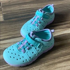 Stride rite made 2 play phibian sneaker sandal